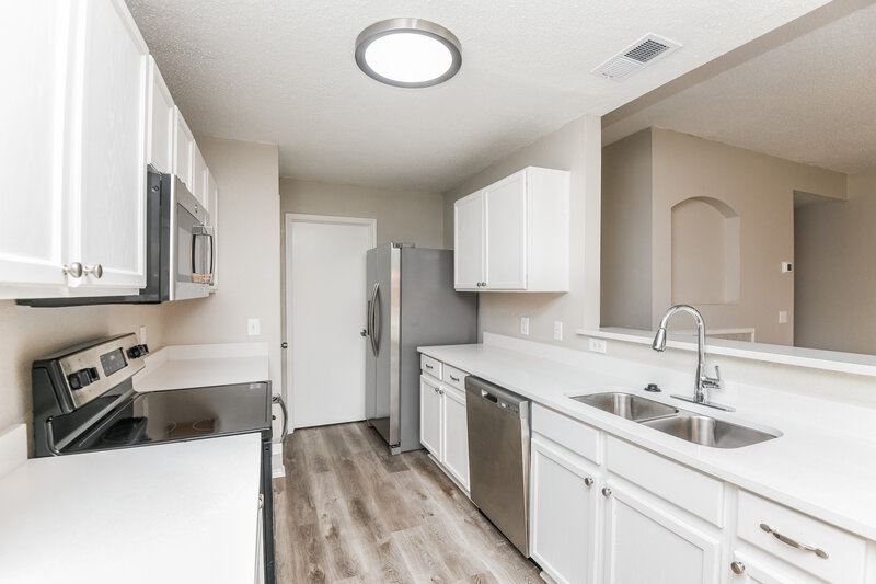 2,140/Mo, 1918 Notre Dame Glenn Heights, TX 75154 Kitchen View