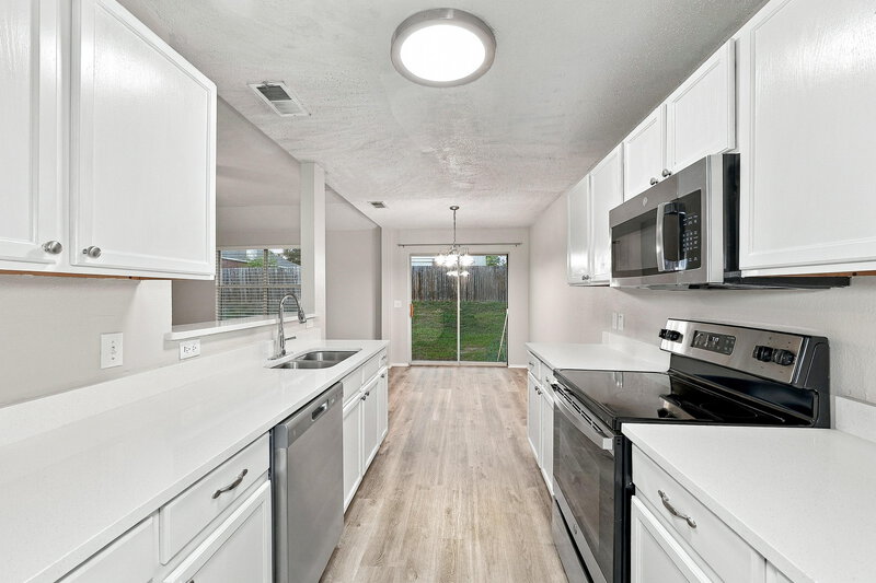 2,140/Mo, 1918 Notre Dame Glenn Heights, TX 75154 Kitchen View 2
