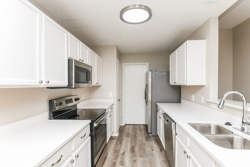 2,140/Mo, 1918 Notre Dame Glenn Heights, TX 75154 Kitchen View 3
