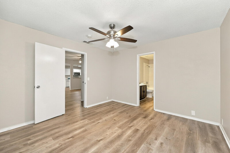2,140/Mo, 1918 Notre Dame Glenn Heights, TX 75154 Primary Bedroom View 2