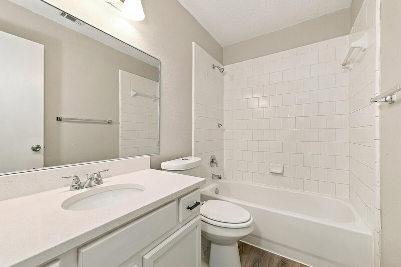 2,140/Mo, 1918 Notre Dame Glenn Heights, TX 75154 Bathroom View