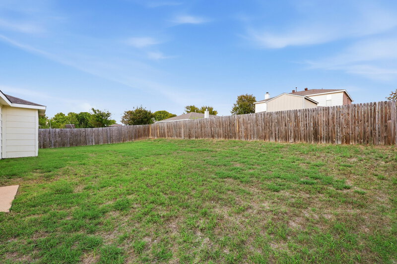 2,140/Mo, 1918 Notre Dame Glenn Heights, TX 75154 Backyard View