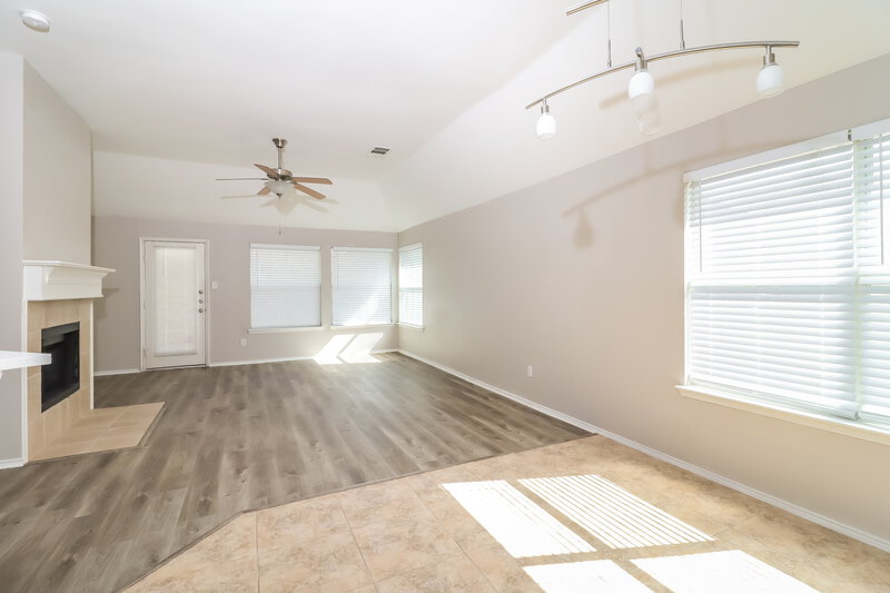 2,485/Mo, 4600 Summer Oaks Ln Fort Worth, TX 76123 Living Room View 3