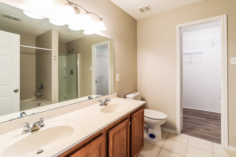 2,775/Mo, 7620 Indigo Ridge Dr Fort Worth, TX 76131 Main Bathroom View