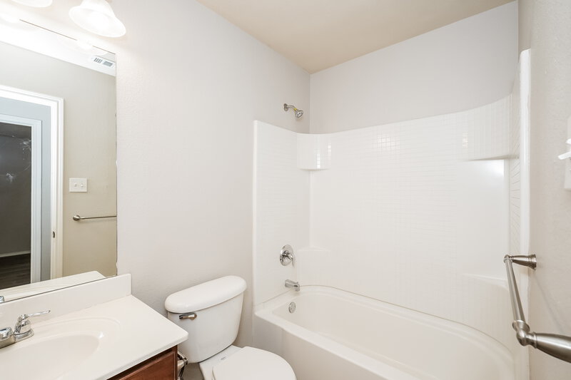 2,220/Mo, 12640 Lost Prairie Dr Fort Worth, TX 76244 Bathroom View
