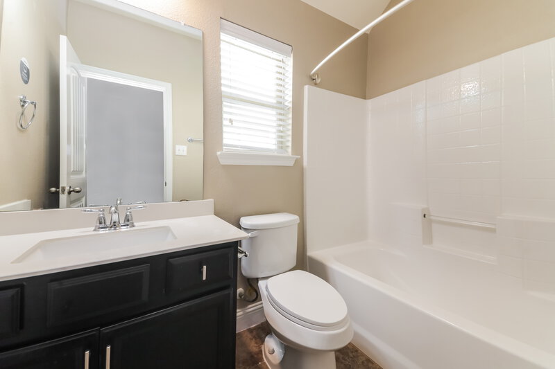 2,335/Mo, 709 Bird Creek Dr Little Elm, TX 75068 Bathroom View