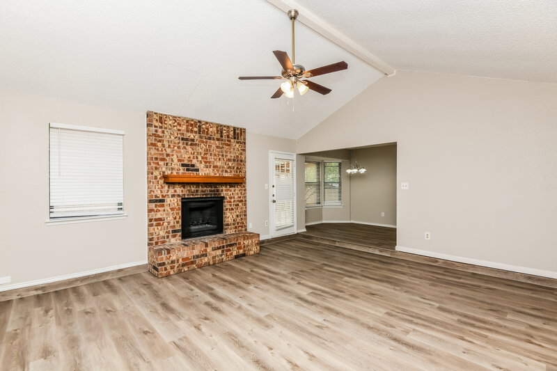 2,285/Mo, 402 Sunnyview Ct Mansfield, TX 76063 Living Room View