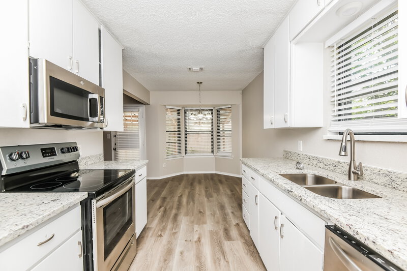 2,285/Mo, 402 Sunnyview Ct Mansfield, TX 76063 Kitchen View 2