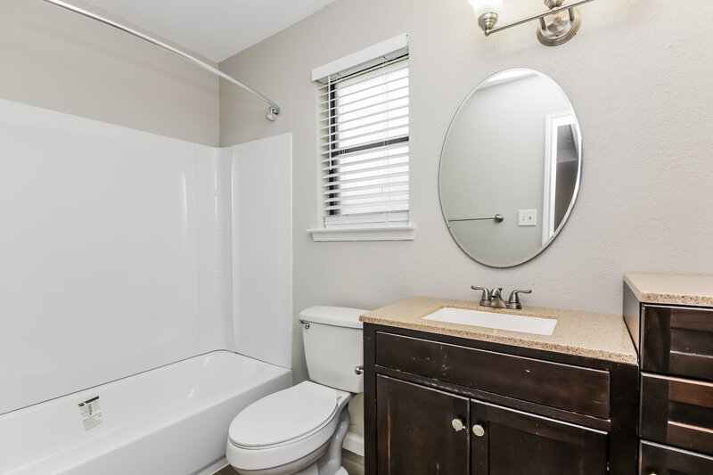2,285/Mo, 402 Sunnyview Ct Mansfield, TX 76063 Main Bathroom View