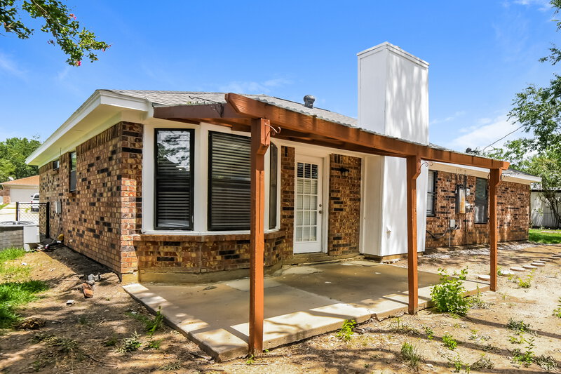 2,285/Mo, 402 Sunnyview Ct Mansfield, TX 76063 Rear View