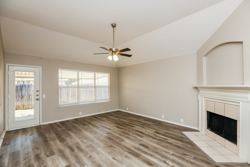 2,335/Mo, 8515 Auburn Dr Fort Worth, TX 76123 Living Room View