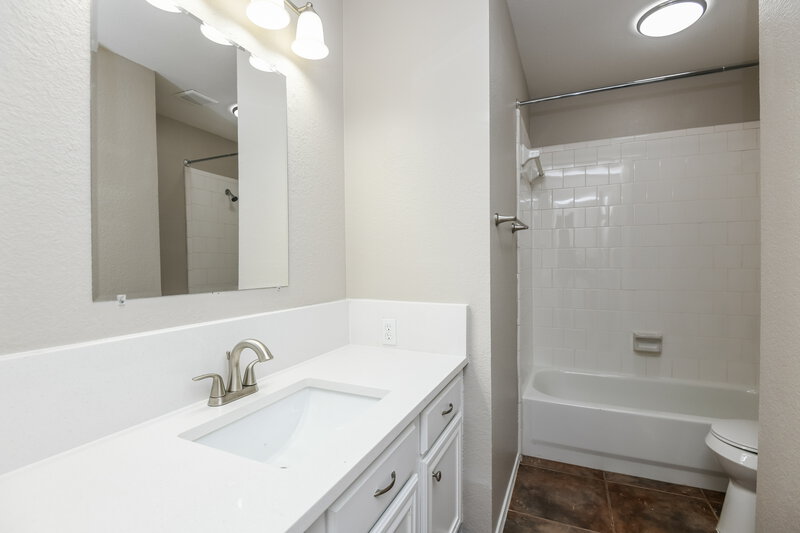 2,335/Mo, 8515 Auburn Dr Fort Worth, TX 76123 Bathroom View