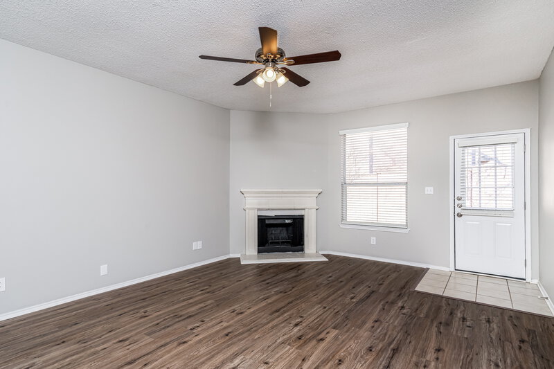 2,455/Mo, 3913 Overlake Dr Denton, TX 76210 Living Room View