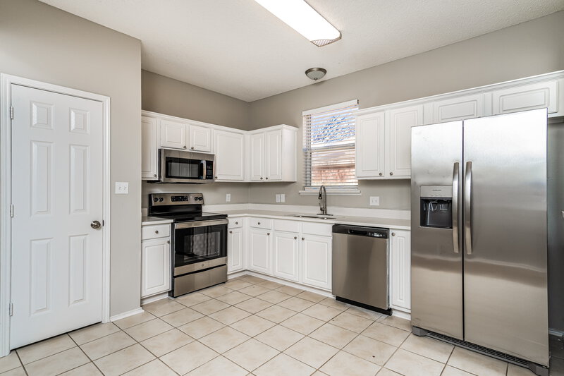 2,455/Mo, 3913 Overlake Dr Denton, TX 76210 Kitchen View 2