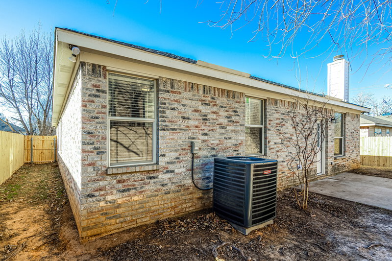 2,455/Mo, 3913 Overlake Dr Denton, TX 76210 Rear View