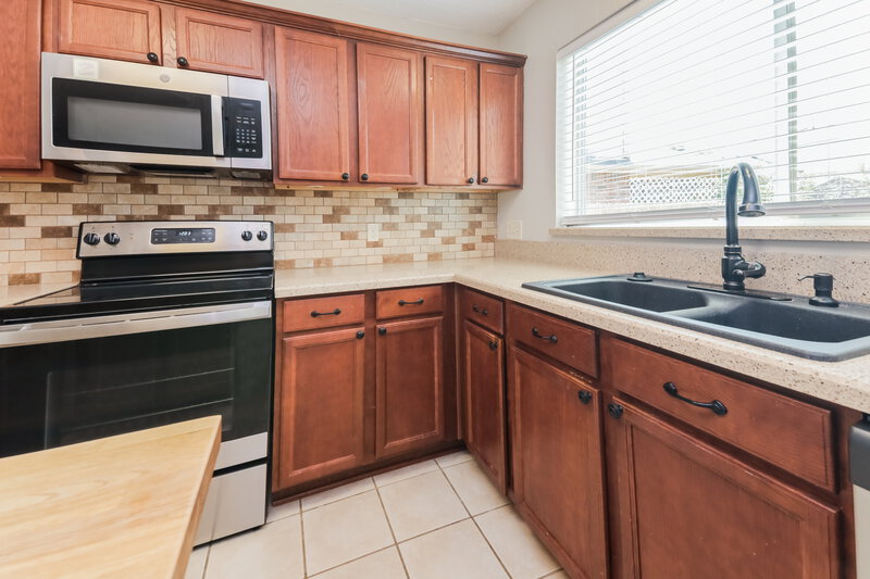 2,515/Mo, 429 Sugarberry Ln Fate, TX 75087 Kitchen View 2