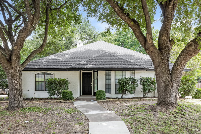 2,400/Mo, 608 Wisterglen Dr Desoto, TX 75115 External View