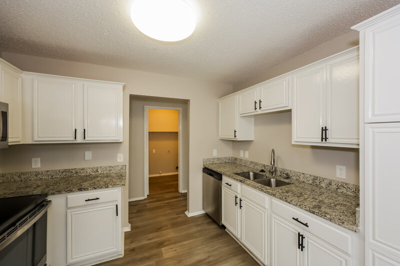 2,320/Mo, 7010 Stetter Dr Arlington, TX 76001 Kitchen View 2