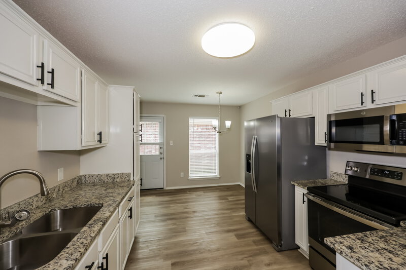 2,320/Mo, 7010 Stetter Dr Arlington, TX 76001 Kitchen View 3
