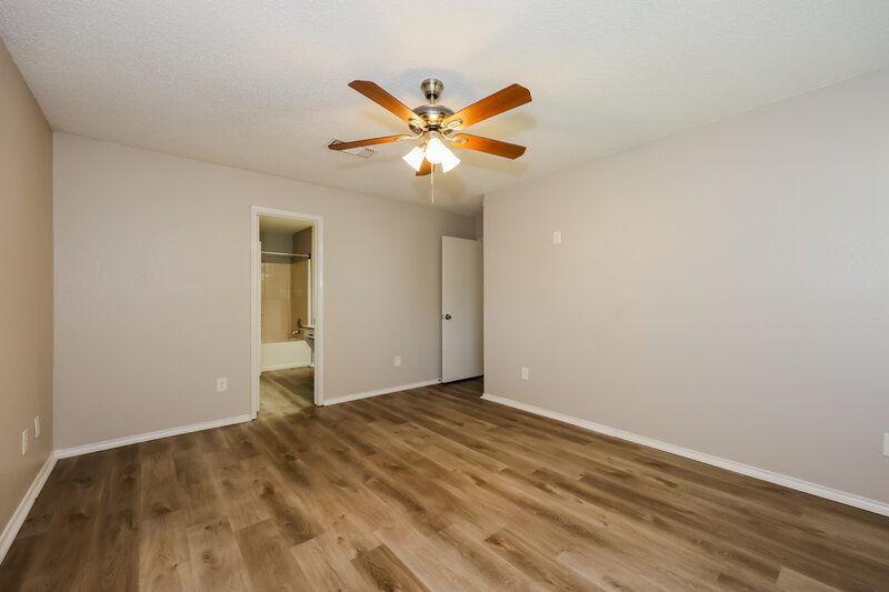 2,320/Mo, 7010 Stetter Dr Arlington, TX 76001 Main Bedroom View 2