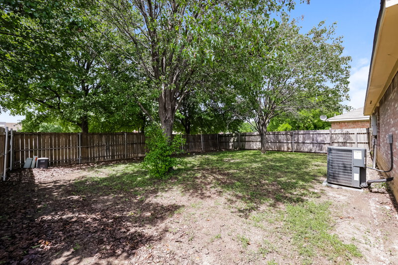 2,320/Mo, 7010 Stetter Dr Arlington, TX 76001 Rear View