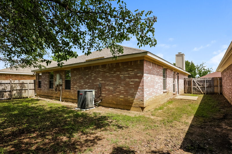 2,320/Mo, 7010 Stetter Dr Arlington, TX 76001 Rear View 2