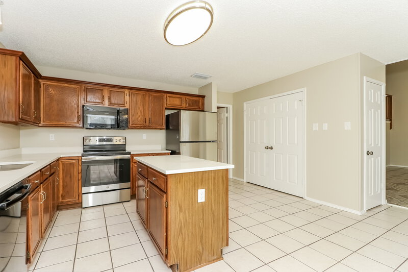 2,470/Mo, 2729 Forest Creek Dr Fort Worth, TX 76123 Kitchen View 2