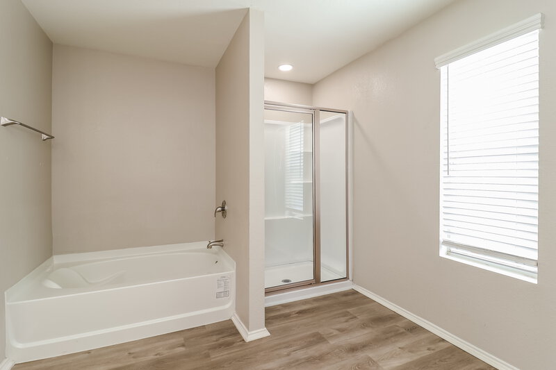 2,155/Mo, 1813 Vineridge Ln Burleson, TX 76028 Main Bathroom View 2