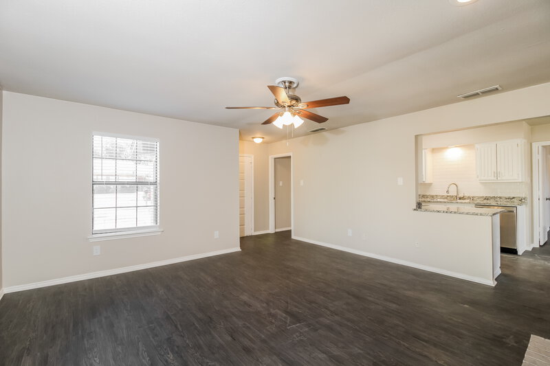 2,185/Mo, 1902 Wisteria St Denton, TX 76205 Living Room View 2