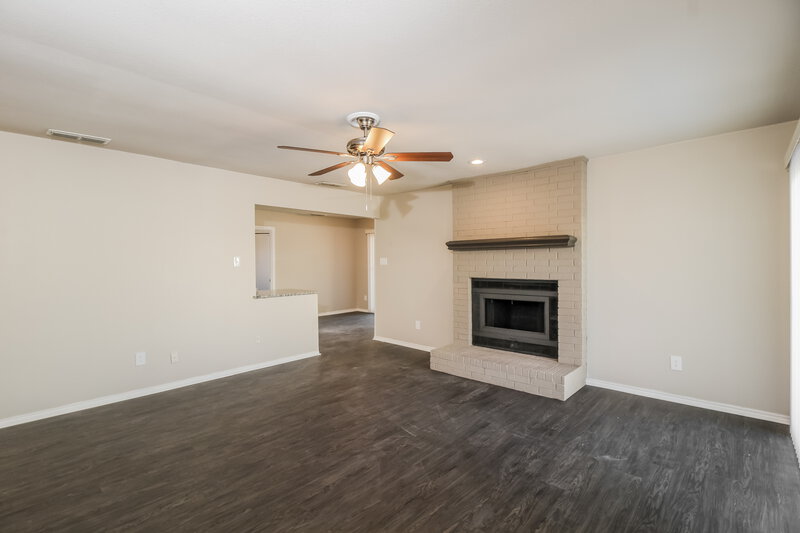 2,185/Mo, 1902 Wisteria St Denton, TX 76205 Living Room View 3