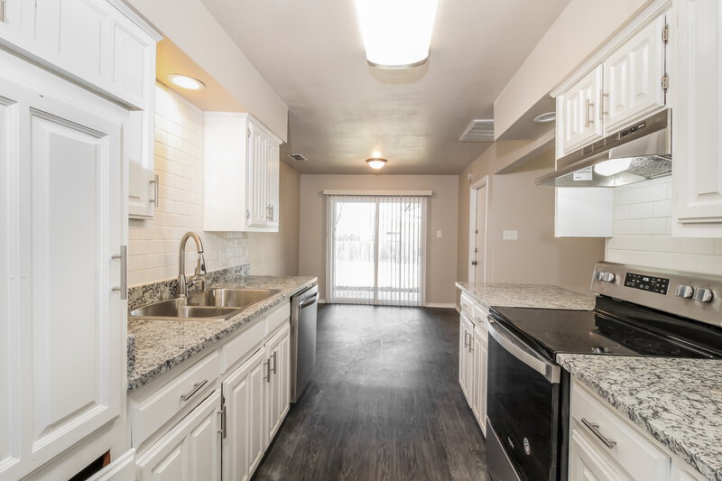 2,185/Mo, 1902 Wisteria St Denton, TX 76205 Kitchen View 3