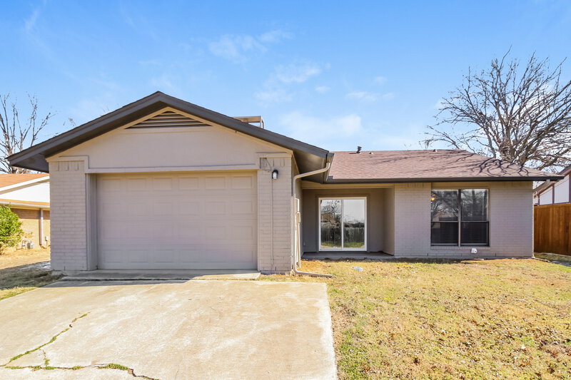 2,185/Mo, 1902 Wisteria St Denton, TX 76205 Rear View
