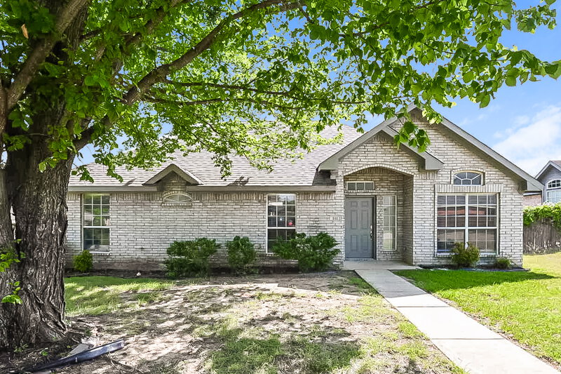 2,215/Mo, 141 Big Sandy Ln Lancaster, TX 75146 External View