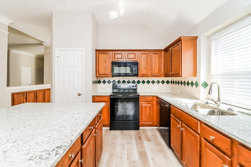 2,515/Mo, 5304 Big Bend Dr Fort Worth, TX 76137 Kitchen View 2