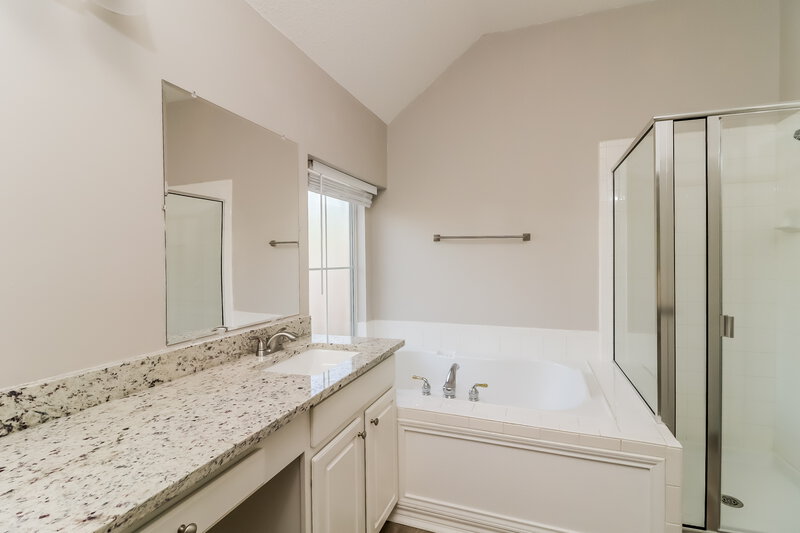 2,515/Mo, 5304 Big Bend Dr Fort Worth, TX 76137 Main Bathroom View