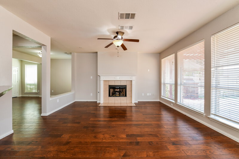 2,765/Mo, 5312 Lily Dr Fort Worth, TX 76244 Living Room View 2