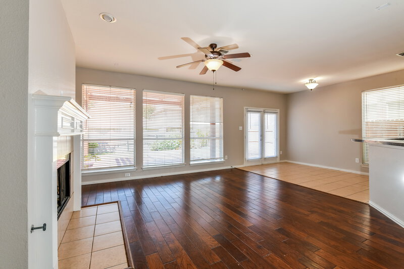 2,765/Mo, 5312 Lily Dr Fort Worth, TX 76244 Living Room View 3