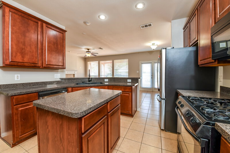 2,765/Mo, 5312 Lily Dr Fort Worth, TX 76244 Kitchen View 2