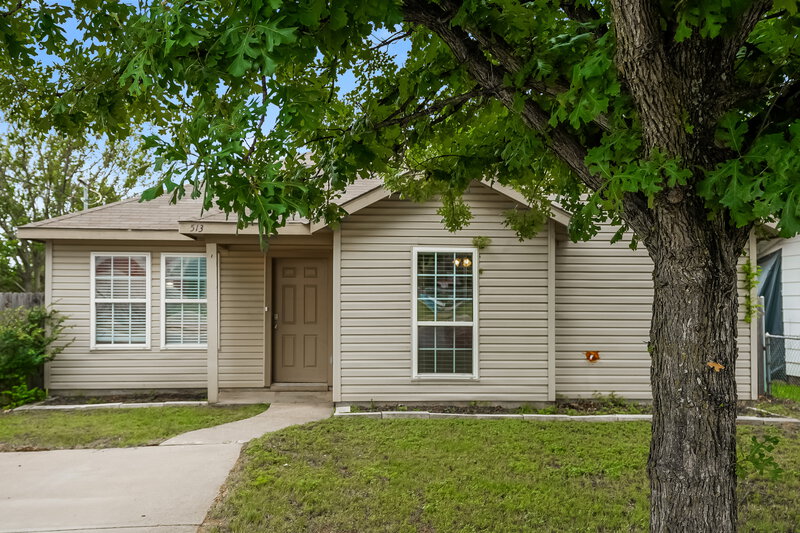 1,765/Mo, 513 N Wood St Denton, TX 76209 External View