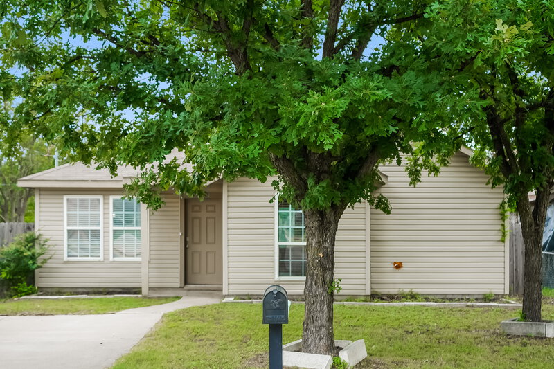 1,765/Mo, 513 N Wood St Denton, TX 76209 Front View 3