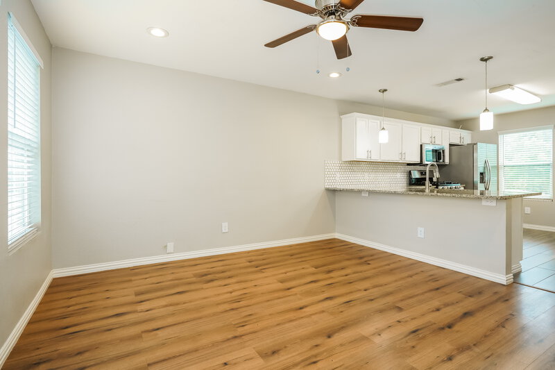 1,765/Mo, 513 N Wood St Denton, TX 76209 Living Room View
