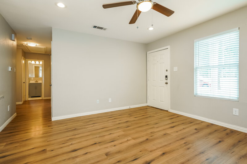1,765/Mo, 513 N Wood St Denton, TX 76209 Living Room View 2