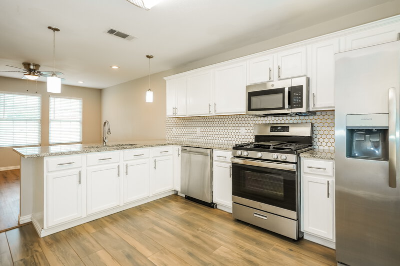 1,765/Mo, 513 N Wood St Denton, TX 76209 Kitchen View 2