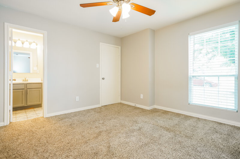 1,765/Mo, 513 N Wood St Denton, TX 76209 Main Bedroom View