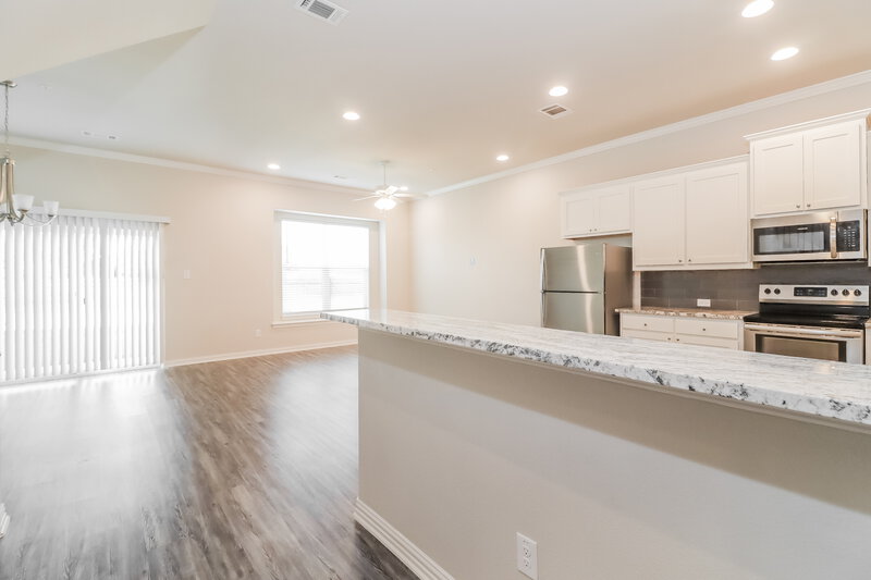 2,180/Mo, 1213 Summerset Ln Burleson, TX 76028 Kitchen View