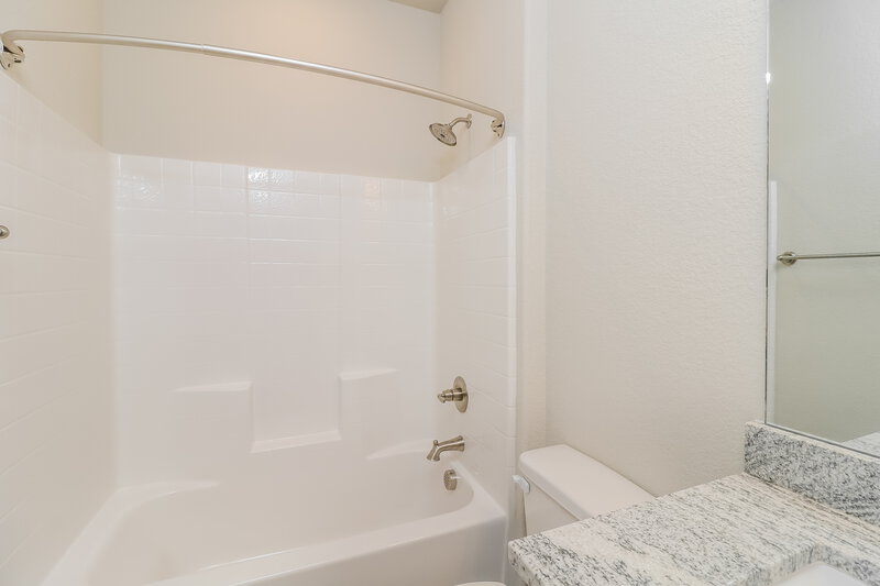 2,180/Mo, 1213 Summerset Ln Burleson, TX 76028 Bathroom View