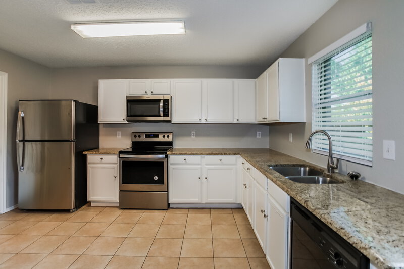 2,750/Mo, 9121 Napa Valley Trl Fort Worth, TX 76244 Kitchen View 2