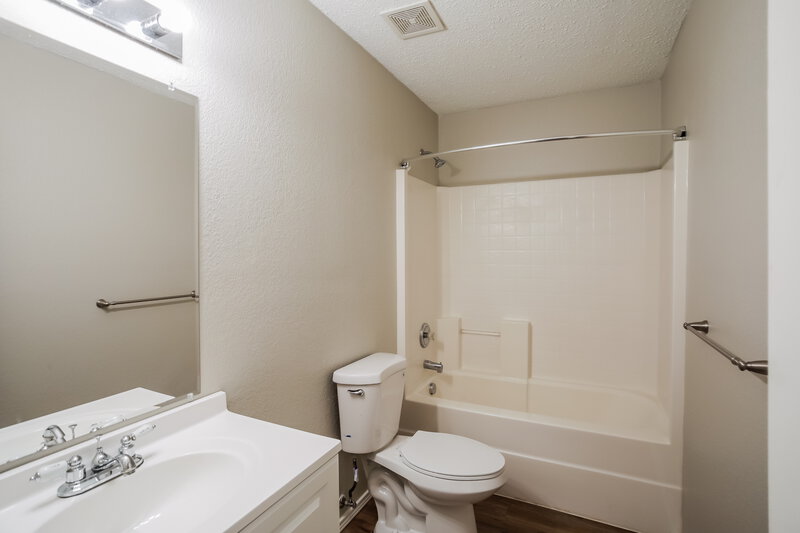 2,750/Mo, 9121 Napa Valley Trl Fort Worth, TX 76244 Bathroom View