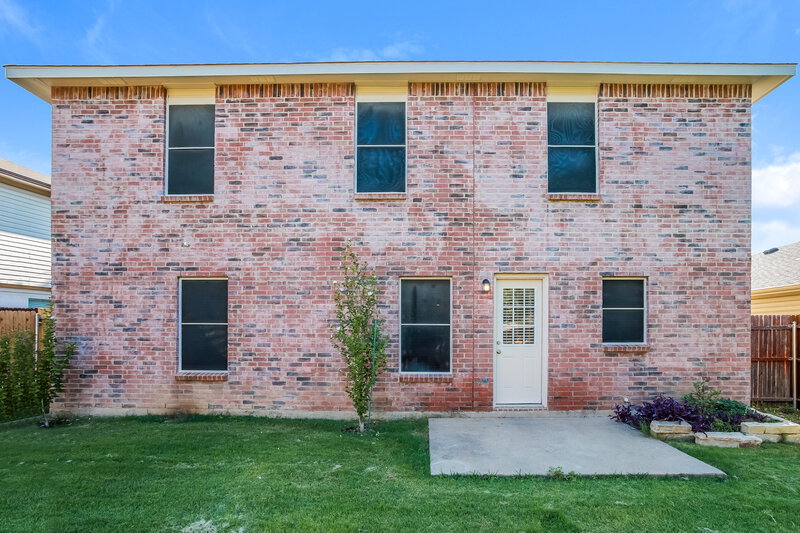 2,750/Mo, 9121 Napa Valley Trl Fort Worth, TX 76244 Rear View