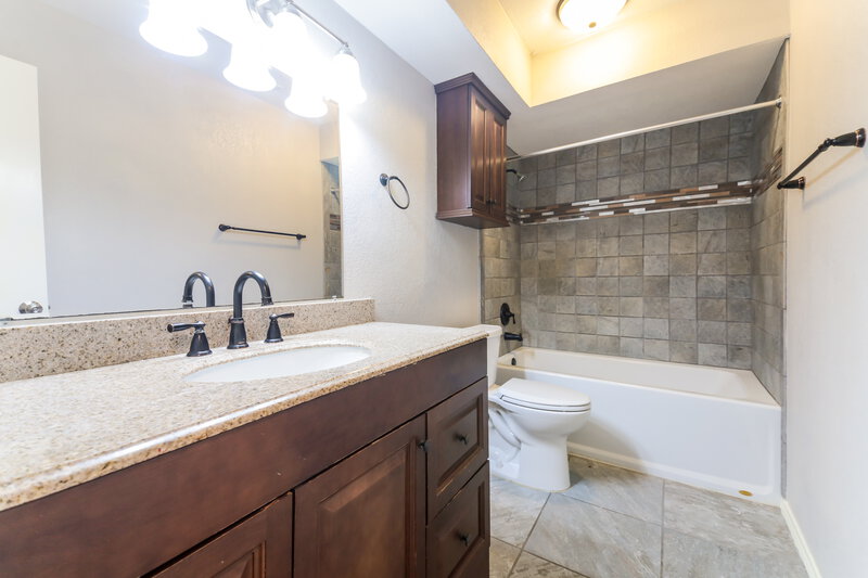 2,120/Mo, 405 W Marble St Wylie, TX 75098 Bathroom View
